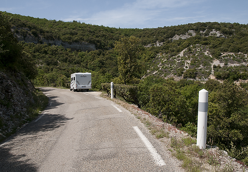 Provence 2014 +20140607_0944 als Smartobjekt-1 Kopie.jpg - Auf engen aber auch sehr schönen Sraßen geht es weiter nach Pernes les fontaines